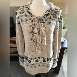 NWOT La Rok Gorgeous Sweater with Pockets. Size M. So unique and pretty!